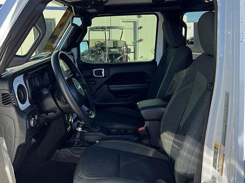 Used 2025 Jeep Gladiator Sport image 30