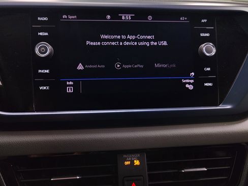 Certified 2023 Volkswagen Taos SE w/ Panoramic Sunroof Package image 21