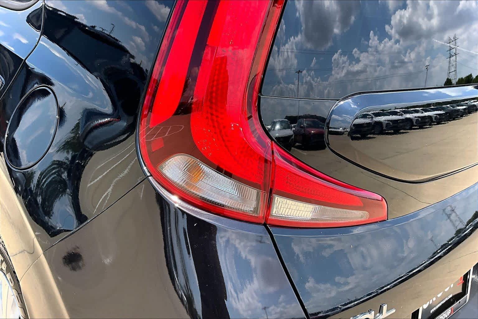 Used 2020 Kia Soul LX FWD image 29