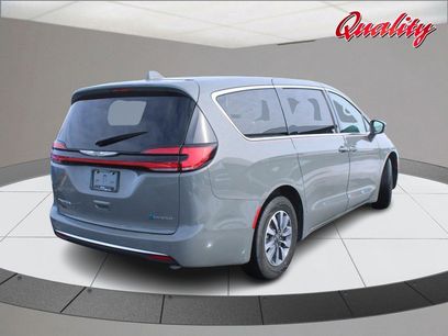 Used 2022 Chrysler Pacifica Touring-L