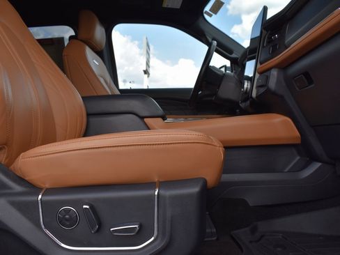 Used 2023 Ford Expedition Platinum image 12