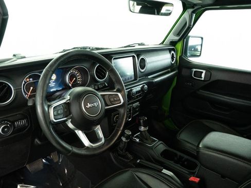 Used 2020 Jeep Wrangler Unlimited Sahara w/ Uconnect 4C Nav & Sound Group AWD/4WD image 16