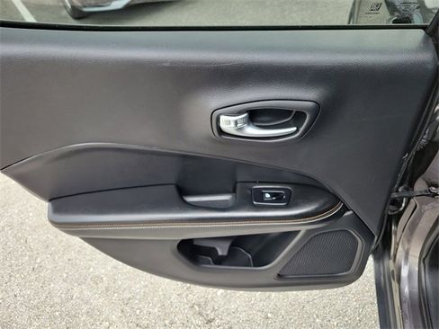 Used 2019 Jeep Compass Latitude image 11