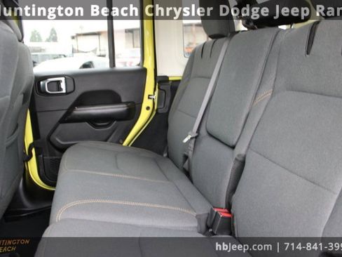 Used 2024 Jeep Wrangler Unlimited Sahara image 35