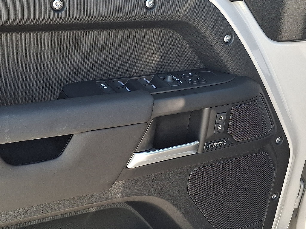 New 2026 Land Rover Defender 110 X-Dynamic SE AWD/4WD image 7