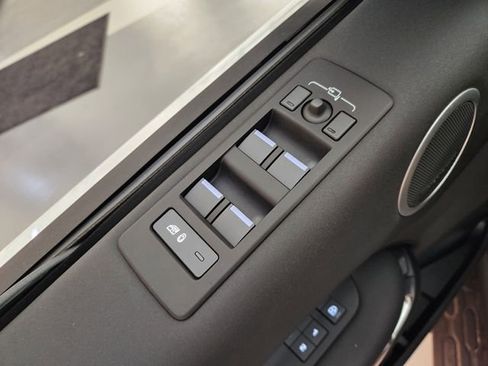 New 2026 Land Rover Discovery S AWD/4WD image 21