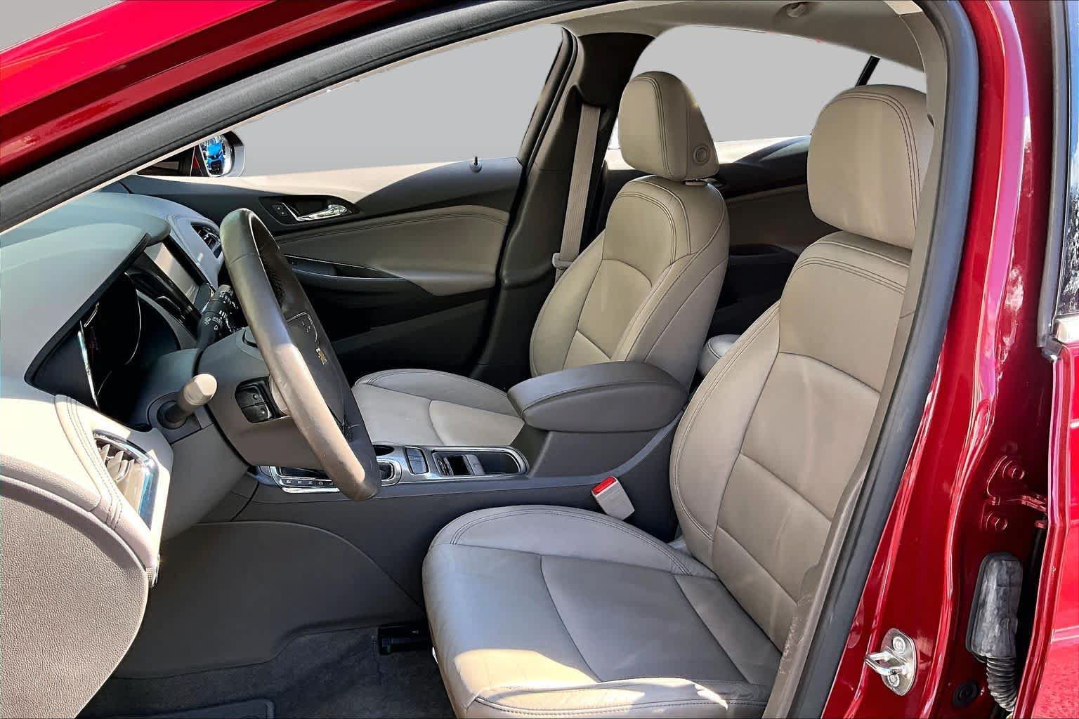 Used 2017 Chevrolet Cruze Premier FWD image 8