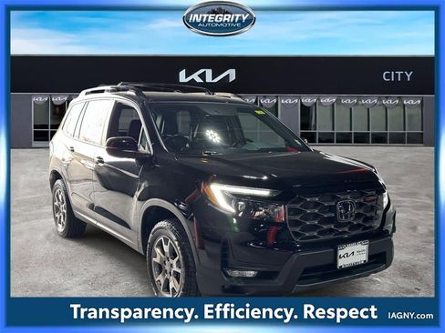 Used 2023 Honda Passport TrailSport image 1