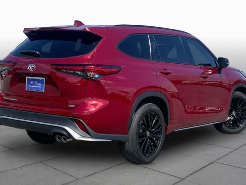 Used 2023 Toyota Highlander XSE FWD image 13