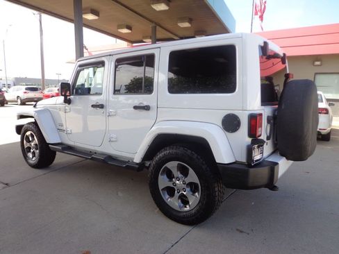 Used 2016 Jeep Wrangler Unlimited Sahara w/ Connectivity Group AWD/4WD image 6