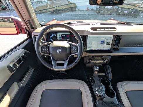 Used 2023 Ford Bronco Wildtrak image 17