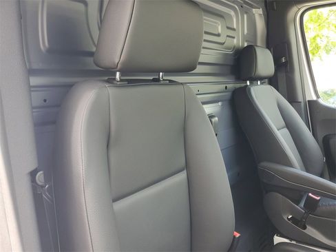 Used 2025 Mercedes-Benz Sprinter 2500 image 9