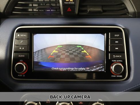 Used 2023 Nissan Versa SV image 4