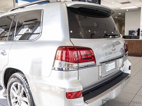 Used 2015 Lexus LX 570 4WD w/ Luxury Package image 12