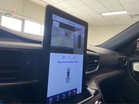 Used 2022 Ford Explorer Platinum w/ Equipment Group 601A image 34