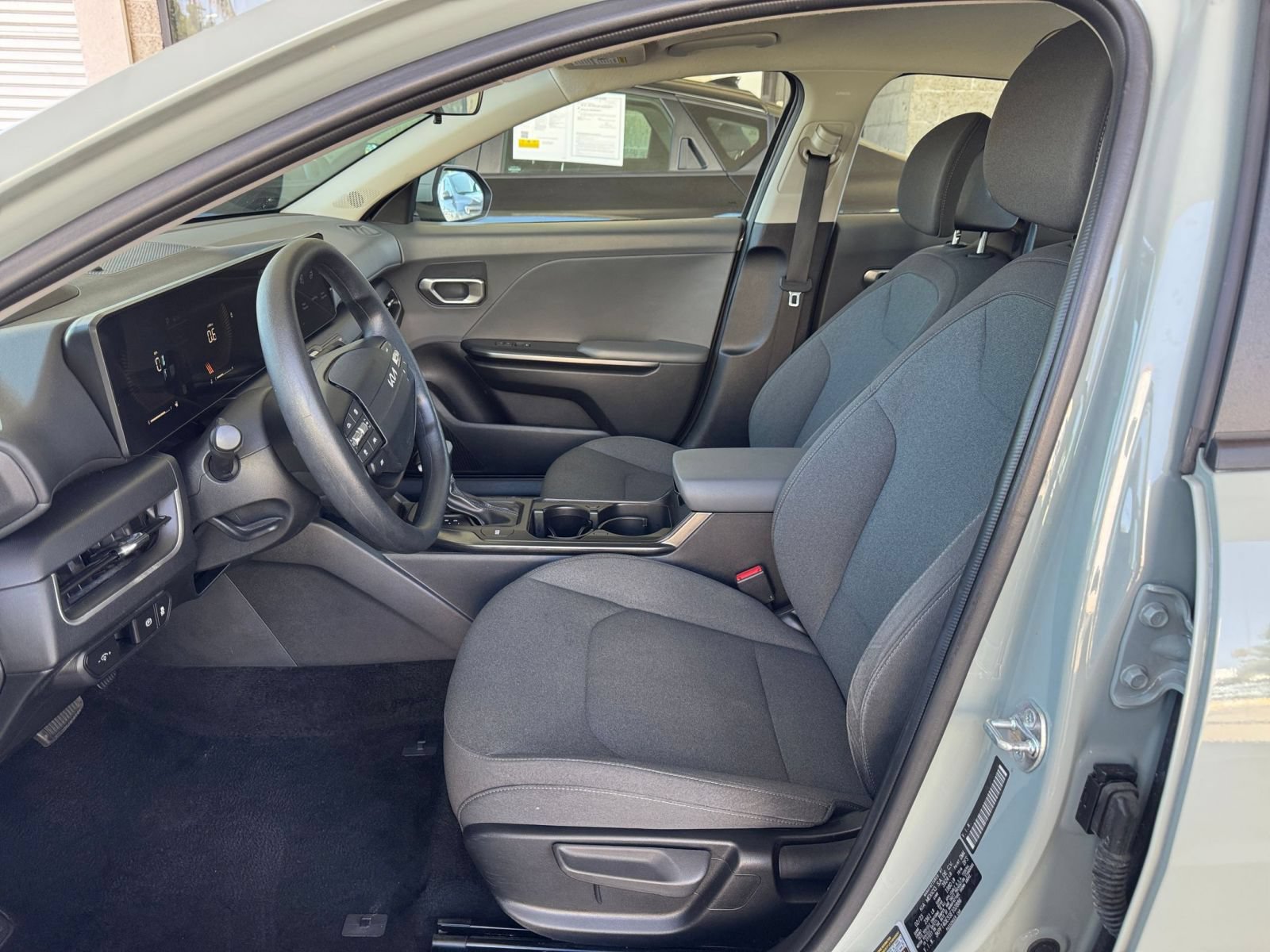 Used 2025 Kia K4 FWD image 26