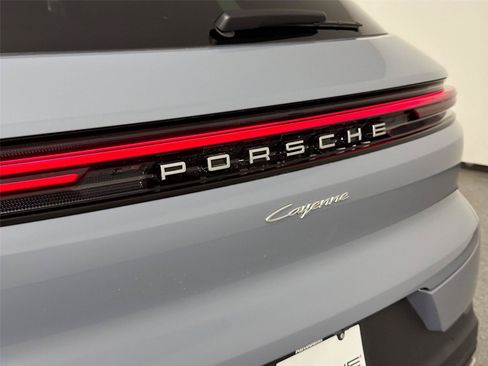 Certified 2026 Porsche Cayenne AWD/4WD image 17