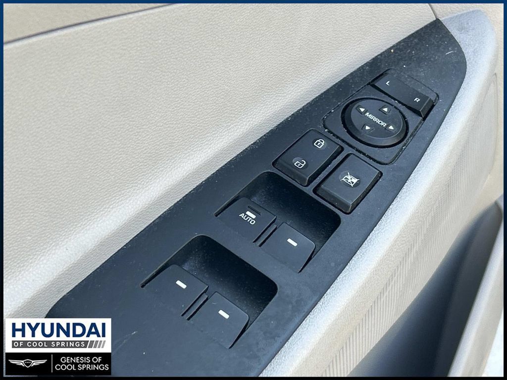 Used 2020 Hyundai Tucson Value AWD/4WD image 16