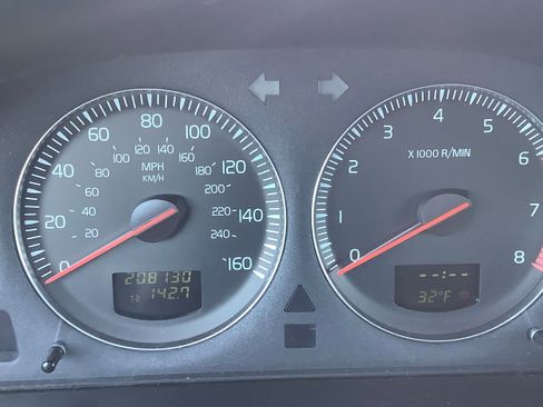 Used 2004 Volvo XC70 image 21