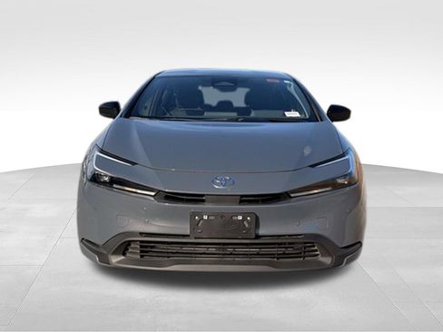 Used 2025 Toyota Prius LE FWD image 3