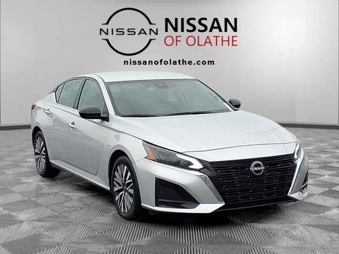 Used 2024 Nissan Altima 2.5 SV FWD image 30