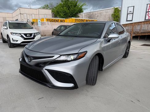 Used 2023 Toyota Camry SE image 6