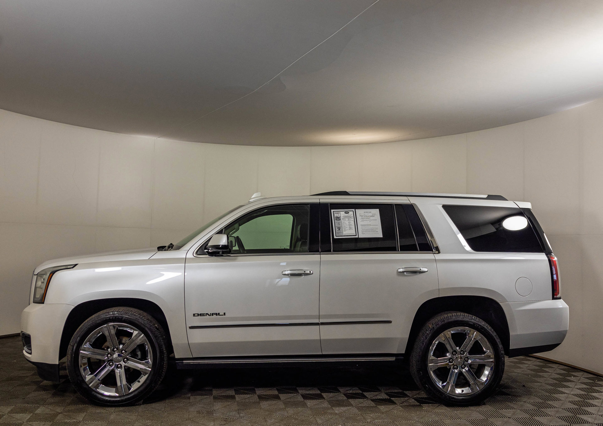 Used 2016 GMC Yukon Denali w/ Open Road Package AWD/4WD image 32