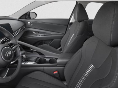 Used 2025 Hyundai Elantra SEL image 5