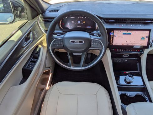 New 2026 Jeep Grand Cherokee Limited RWD image 17