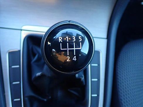 Used 2016 Volkswagen Golf S image 20