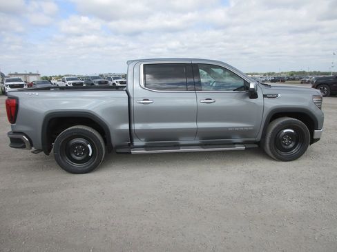New 2026 GMC Sierra 1500 SLT image 3