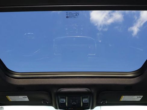 Used 2023 GMC Yukon AT4 w/ AT4 Premium Package AWD/4WD image 13