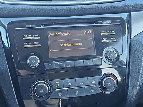 Used 2016 Nissan Rogue S image 25