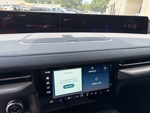 New 2026 Lincoln Navigator Premiere AWD/4WD image 25