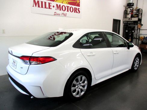 Used 2021 Toyota Corolla LE image 7
