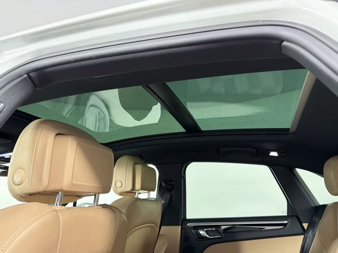 Certified 2020 Porsche Macan image 19