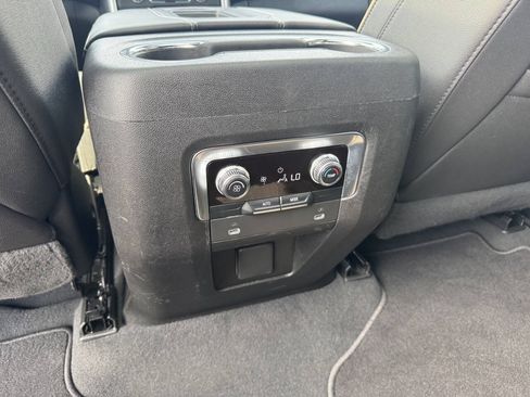 Used 2023 GMC Yukon XL SLT AWD/4WD image 19