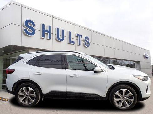 Used 2025 Ford Escape Platinum w/ Premium Technology Package image 4