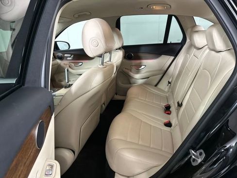 Used 2022 Mercedes-Benz GLC 300 4MATIC image 24