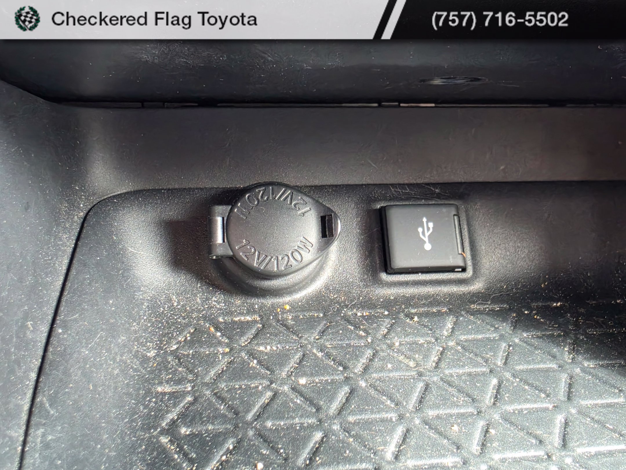 Used 2021 Toyota RAV4 XLE w/ Convenience Package AWD/4WD image 17
