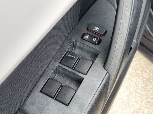 Used 2018 Toyota Corolla LE FWD image 9