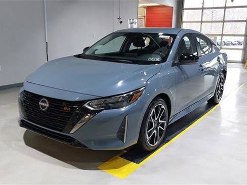 Used 2025 Nissan Sentra SR FWD image 18