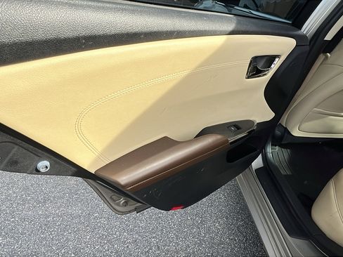 Used 2014 Toyota Avalon XLE image 23