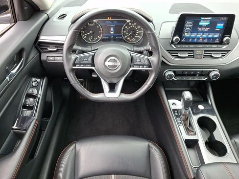 Used 2024 Nissan Altima 2.5 SR FWD image 14