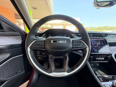Used 2022 Jeep Grand Cherokee L Limited w/ Luxury Tech Group II AWD/4WD image 11