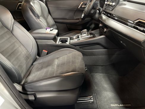 Used 2024 Mitsubishi Outlander SE image 14