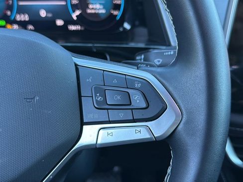 Certified 2025 Volkswagen Atlas Cross Sport SE image 24