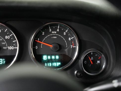 Used 2015 Jeep Wrangler Unlimited Sahara w/ Connectivity Group image 17