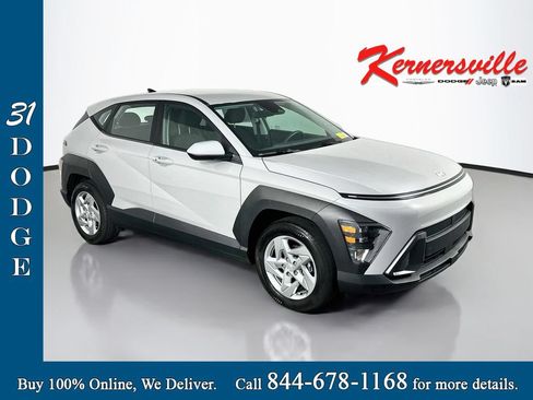 Used 2025 Hyundai Kona SE FWD image 1