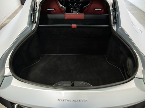 Used 2019 Aston Martin V8 Vantage Coupe RWD image 40